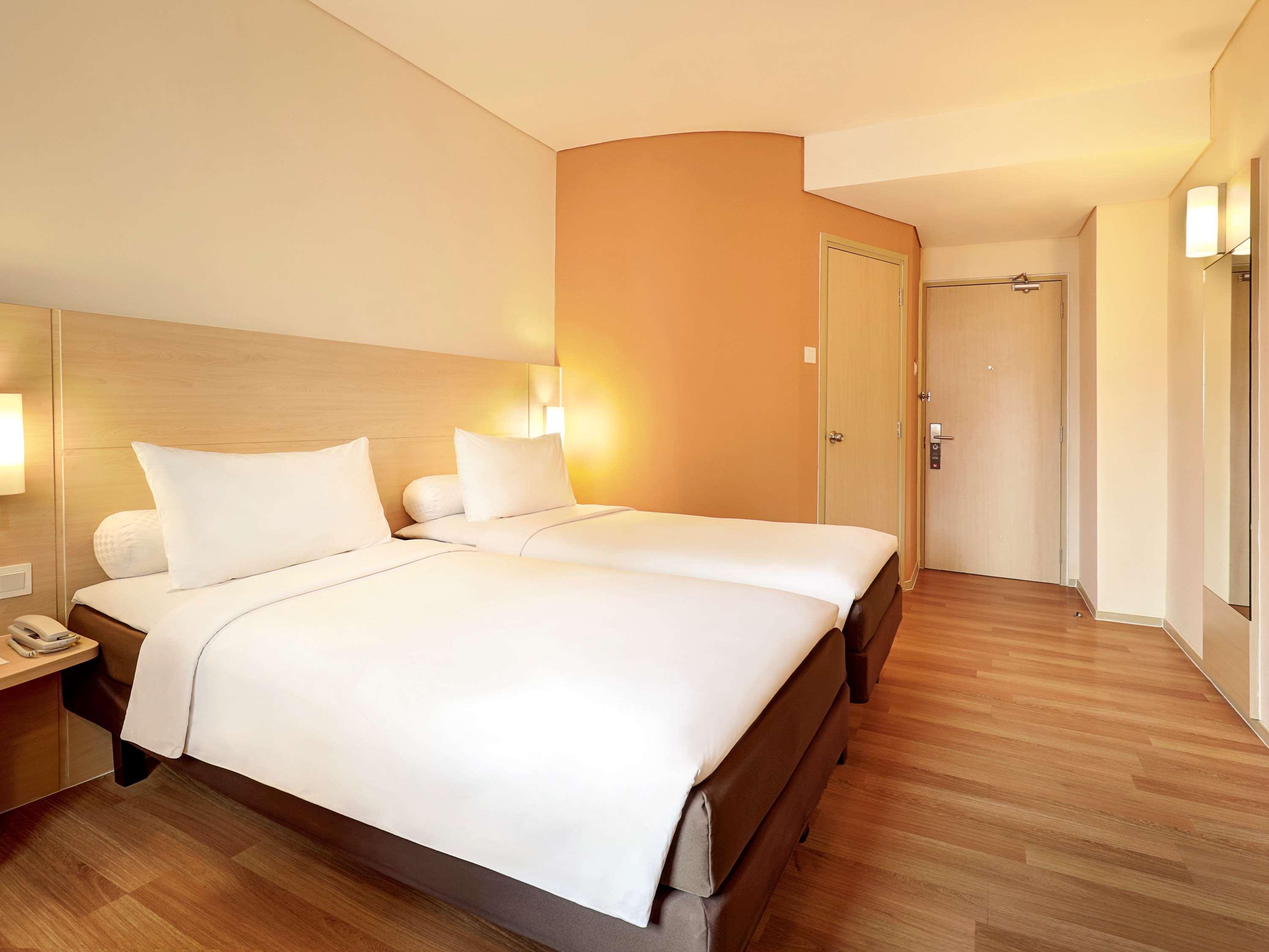 Ibis Jakarta Harmoni Esterno foto