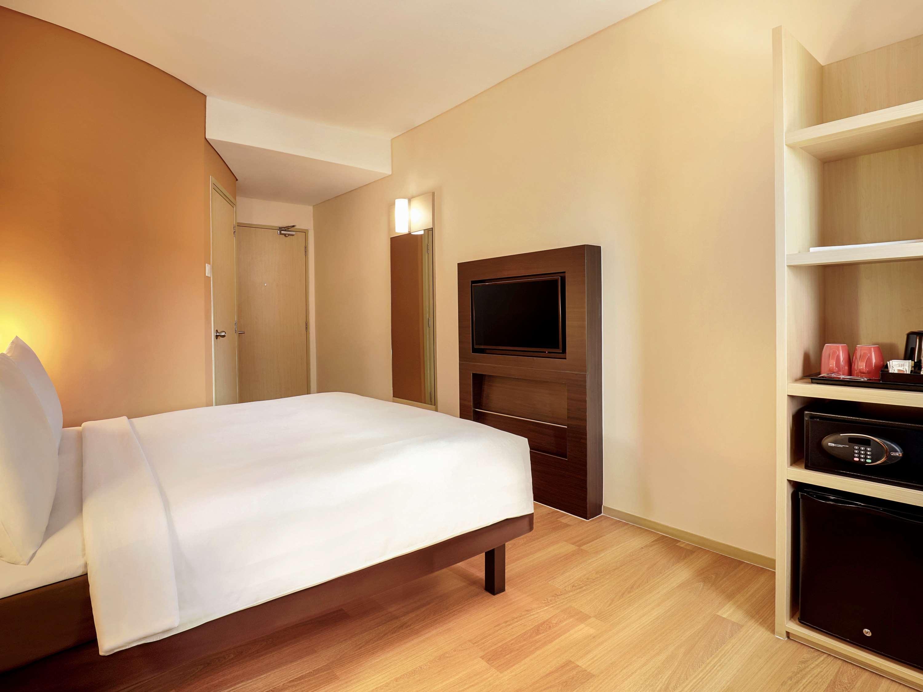 Ibis Jakarta Harmoni Esterno foto