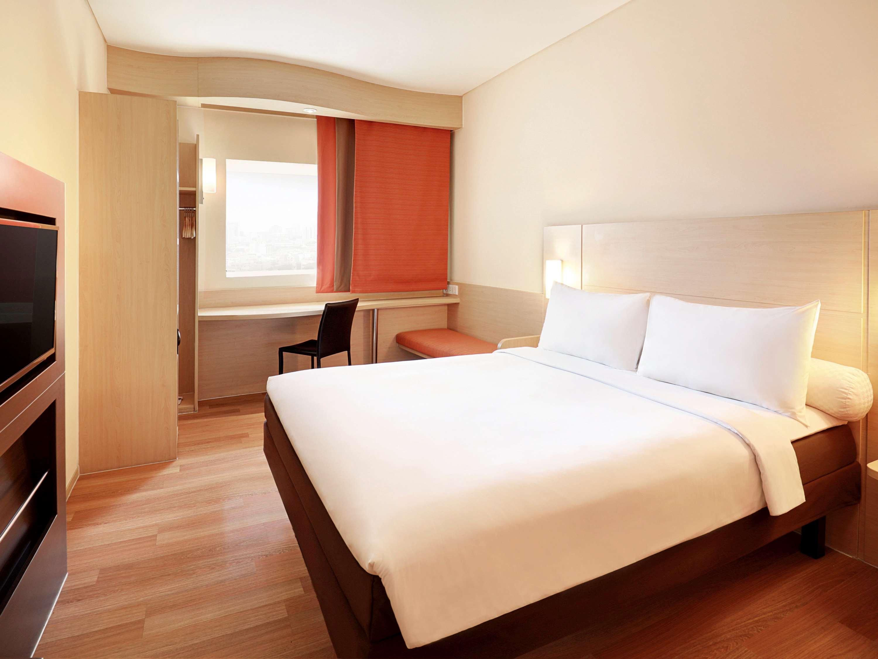 Ibis Jakarta Harmoni Esterno foto