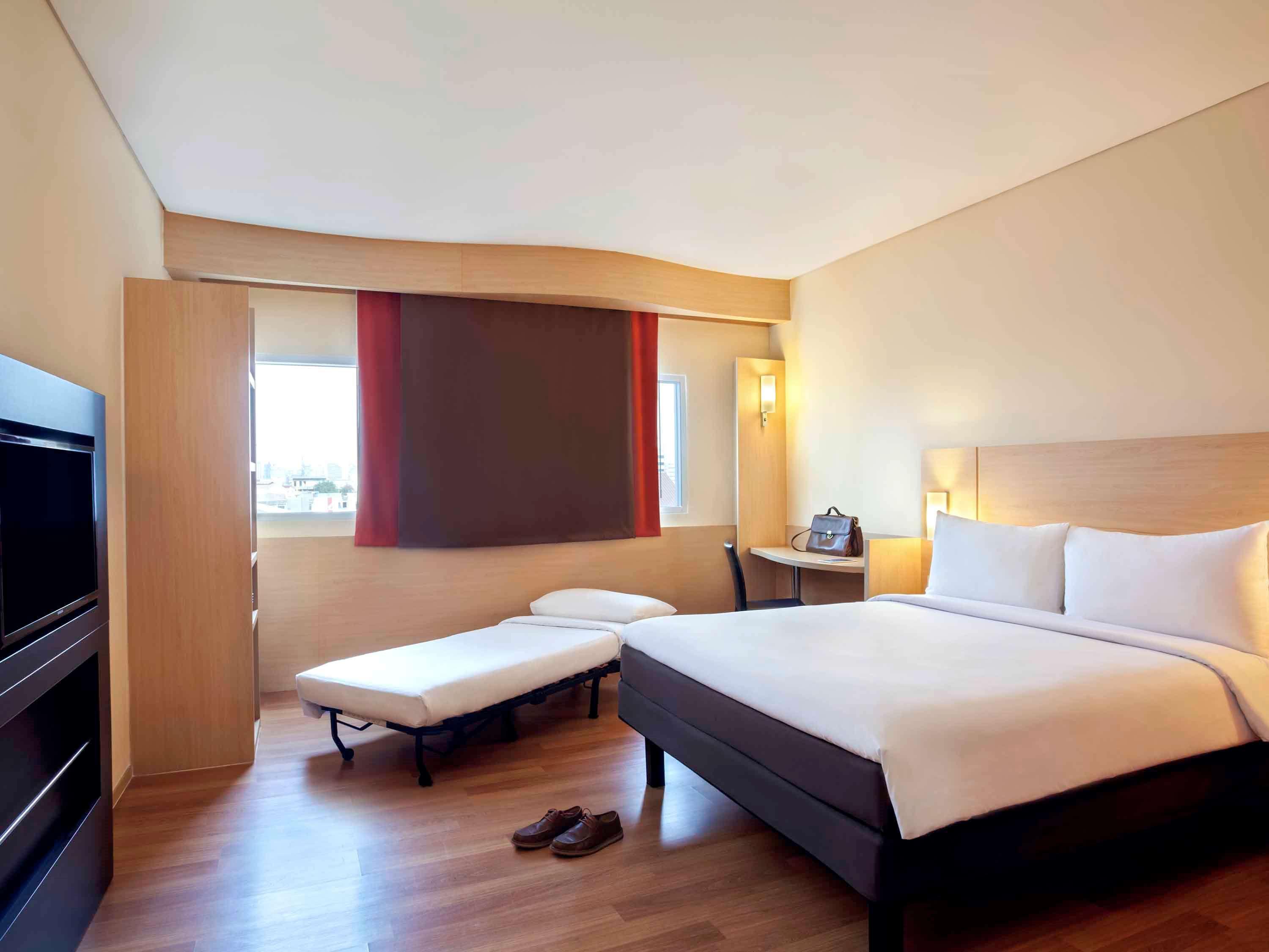 Ibis Jakarta Harmoni Esterno foto