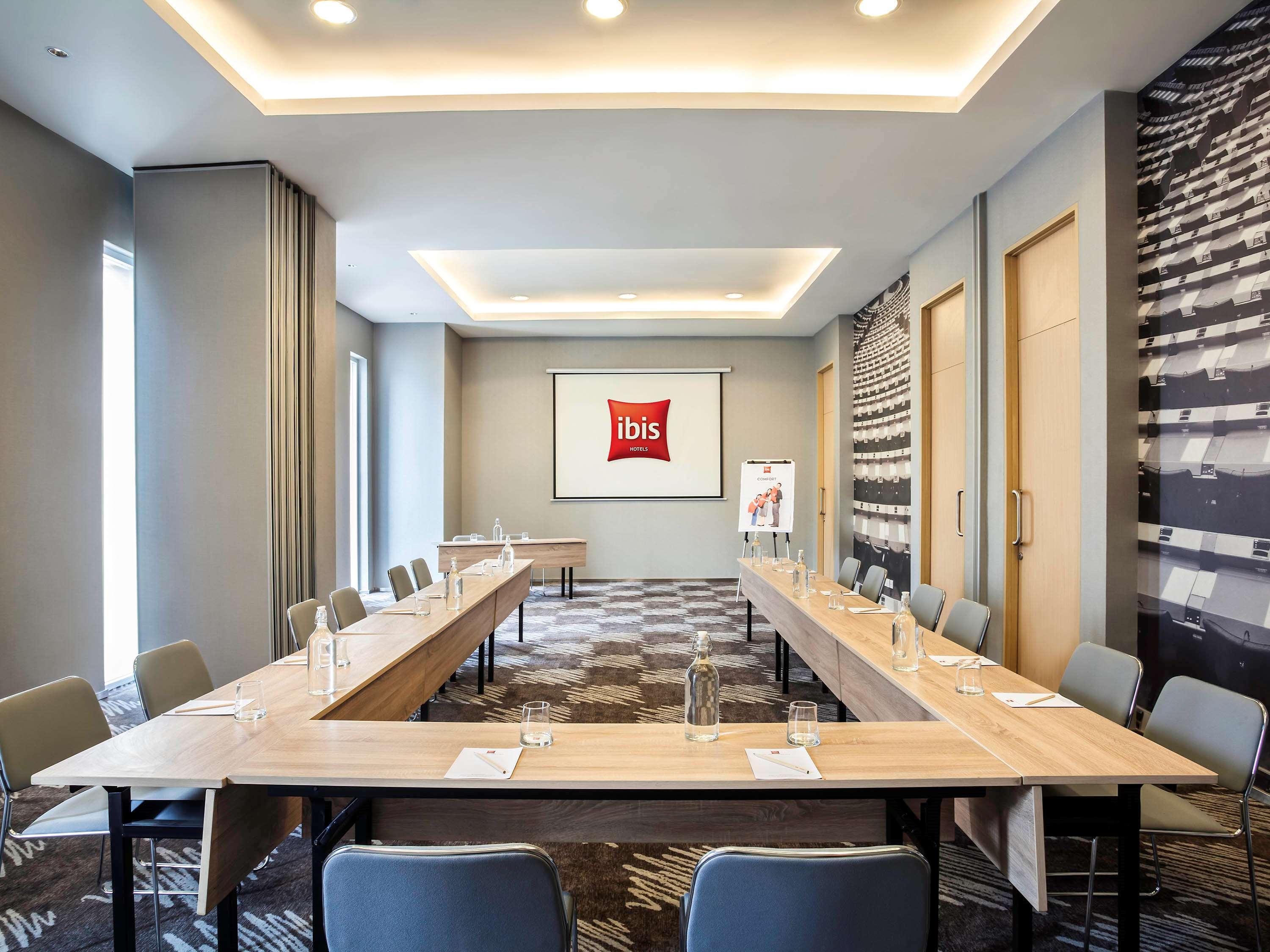 Ibis Jakarta Harmoni Esterno foto