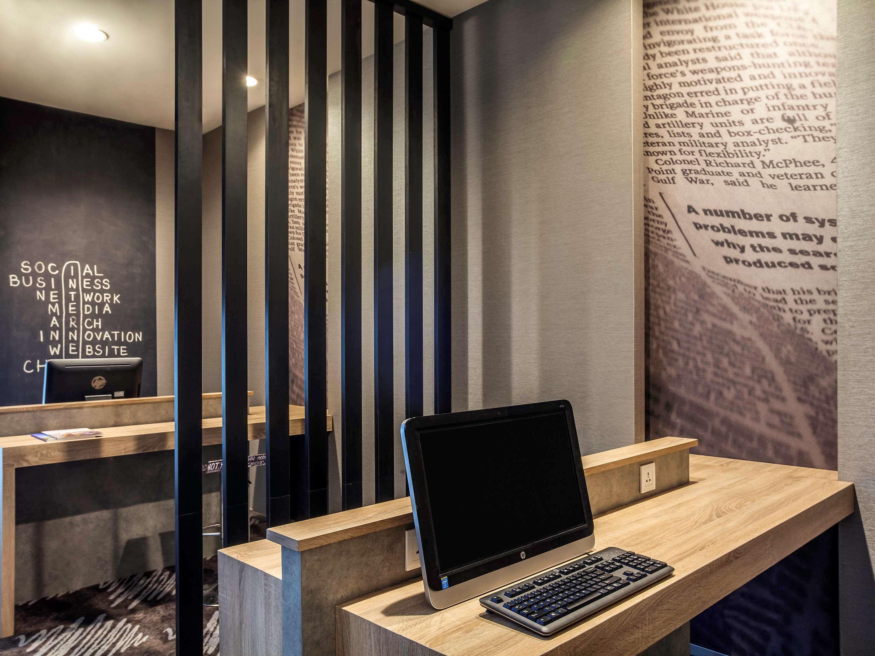 Ibis Jakarta Harmoni Esterno foto