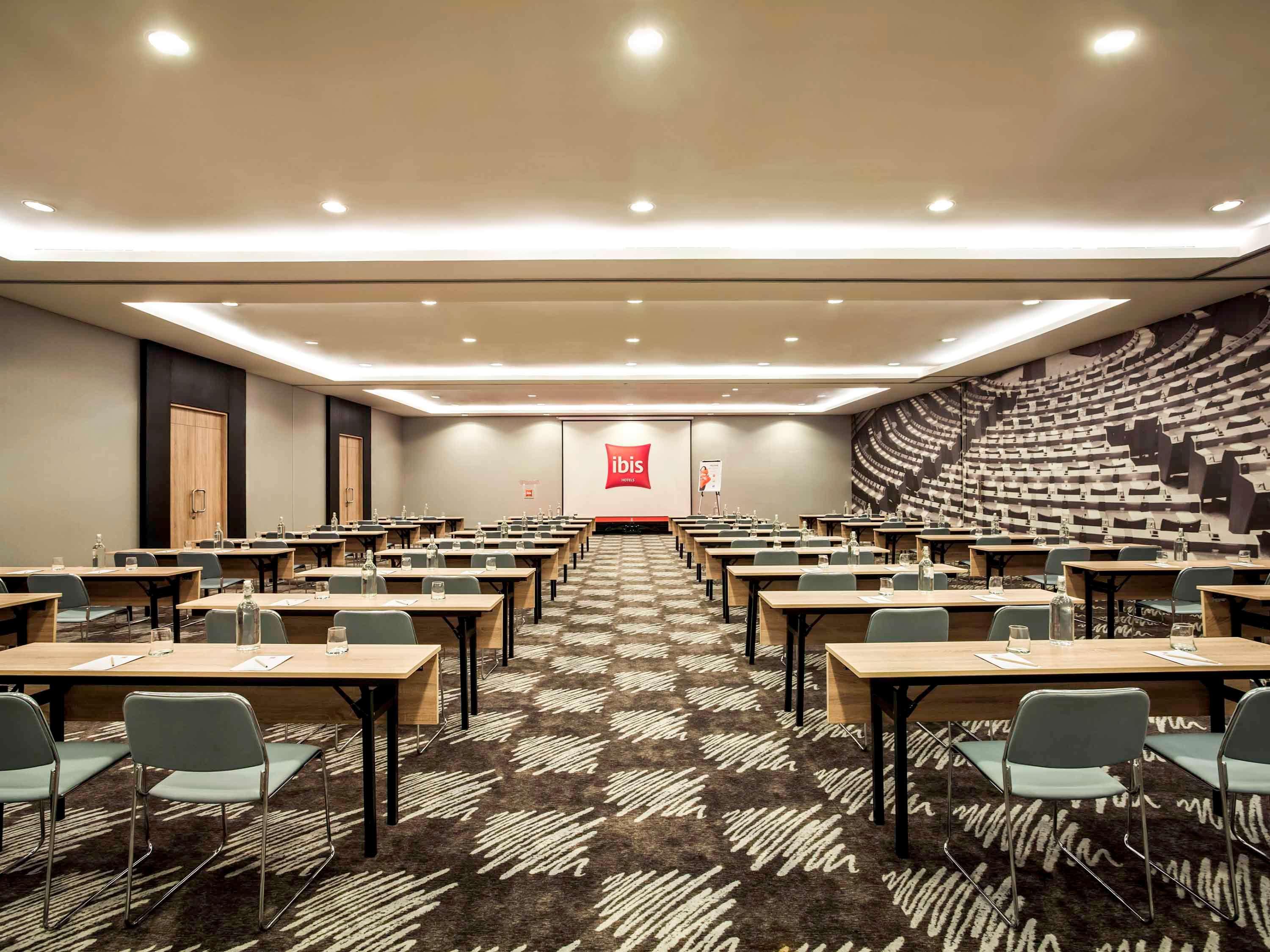 Ibis Jakarta Harmoni Esterno foto