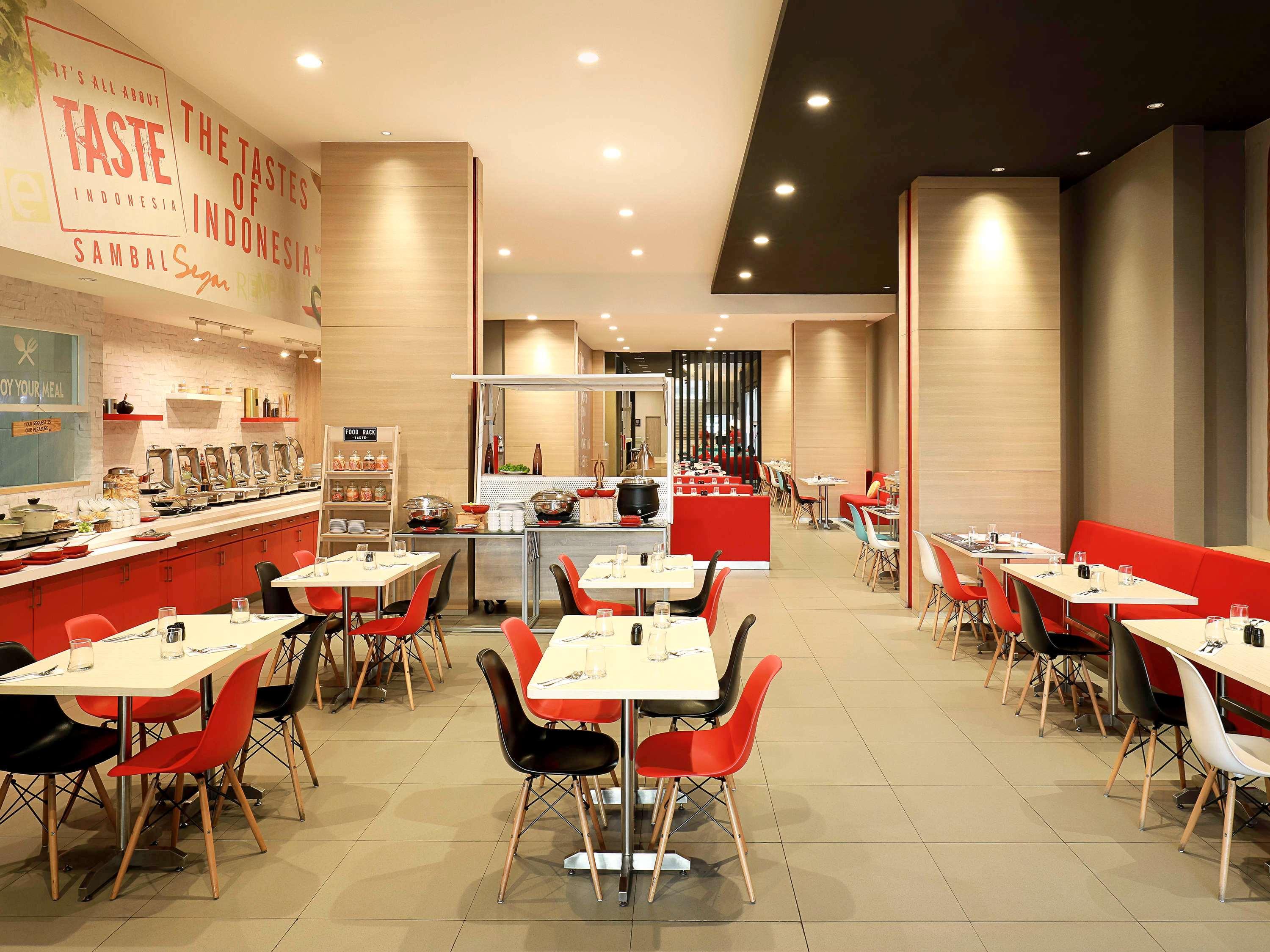 Ibis Jakarta Harmoni Esterno foto
