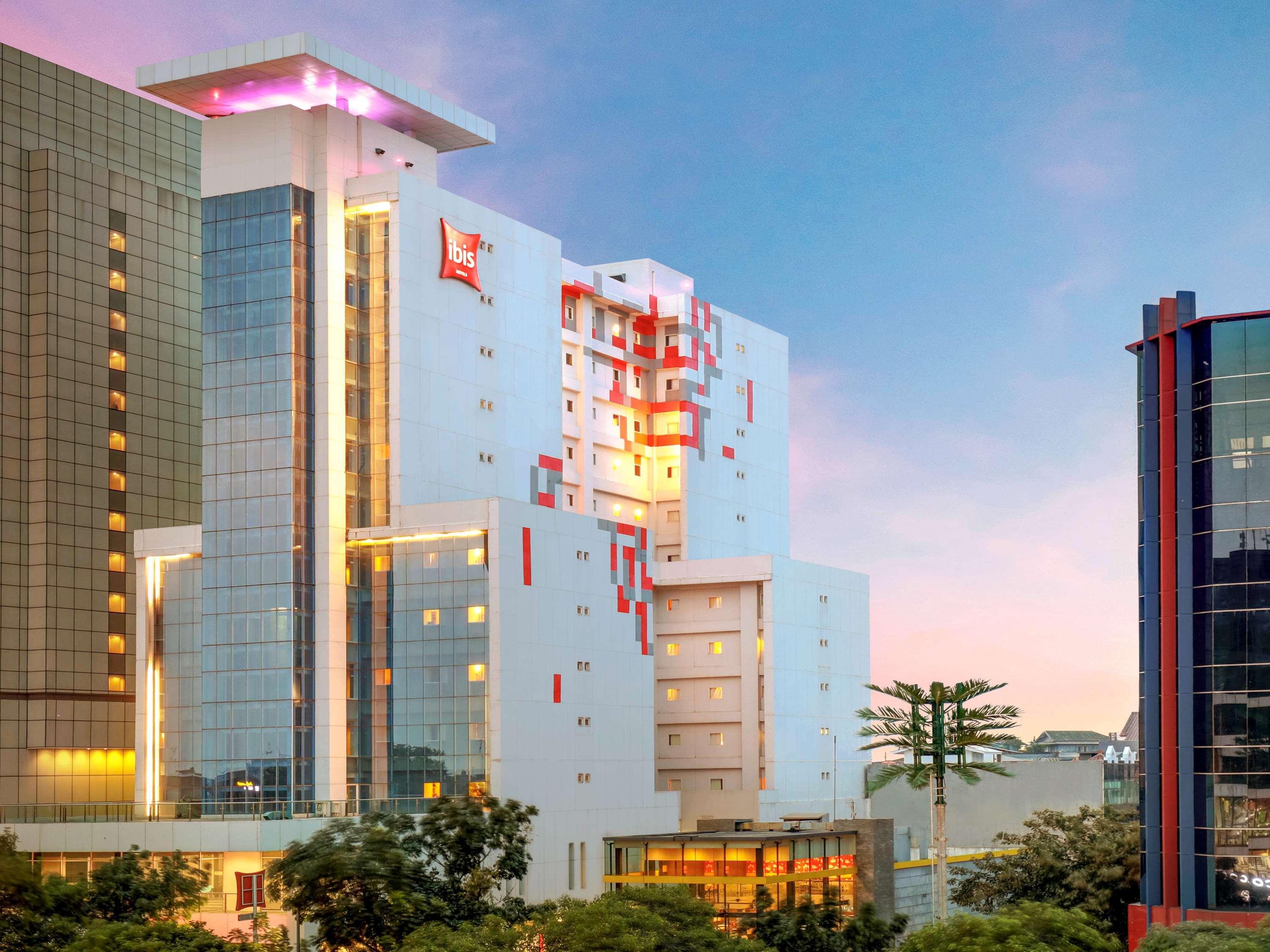 Ibis Jakarta Harmoni Esterno foto