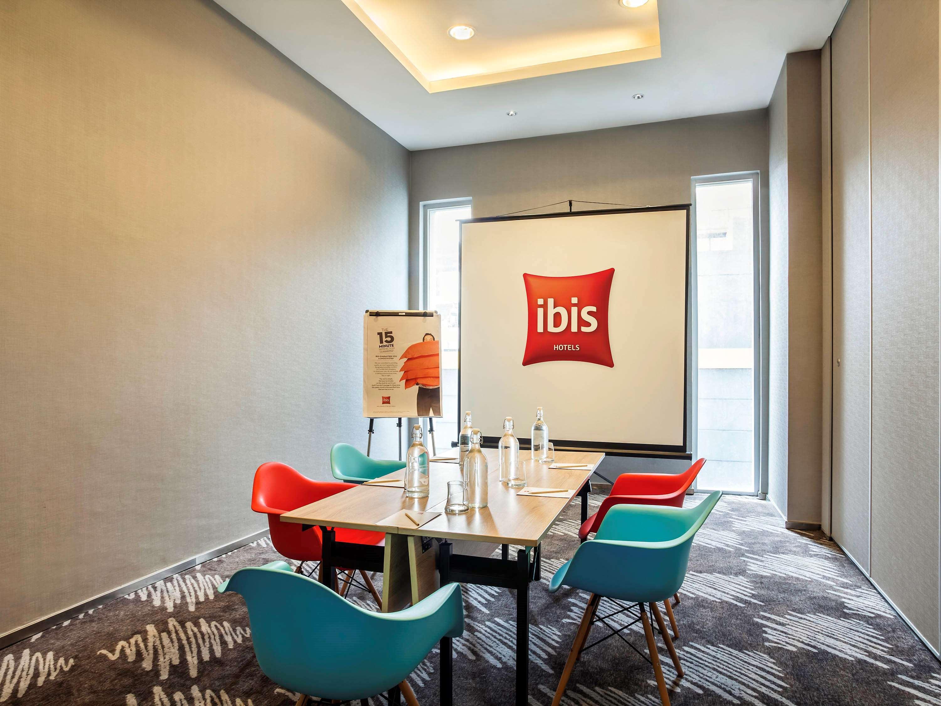 Ibis Jakarta Harmoni Esterno foto