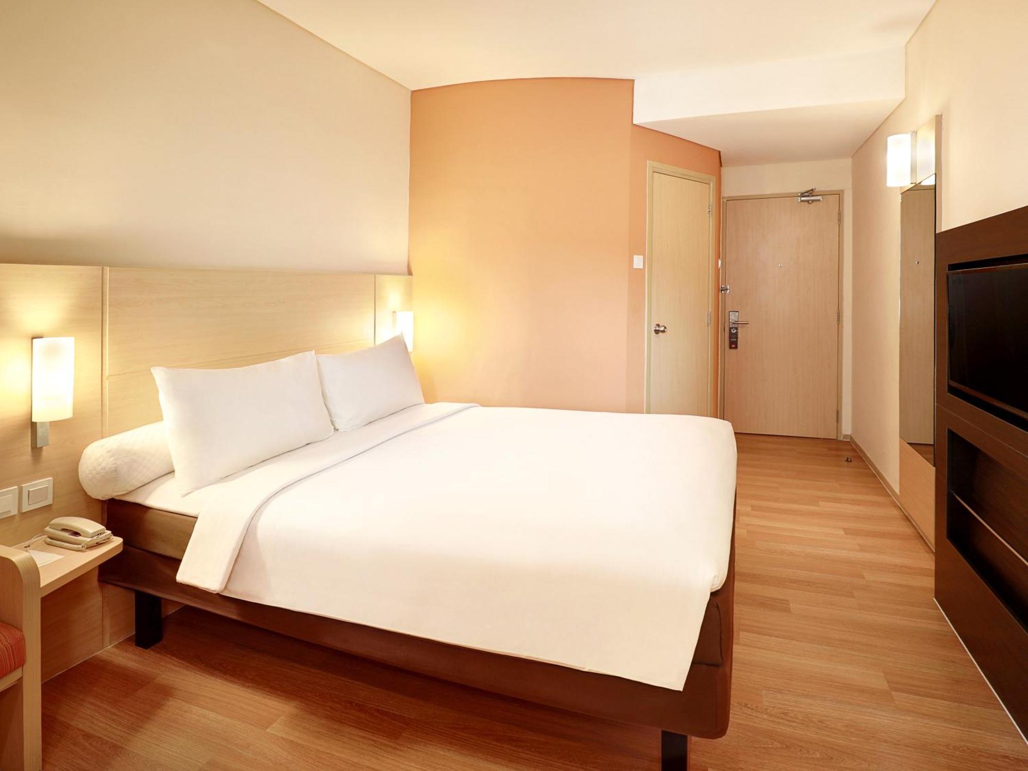 Ibis Jakarta Harmoni Esterno foto