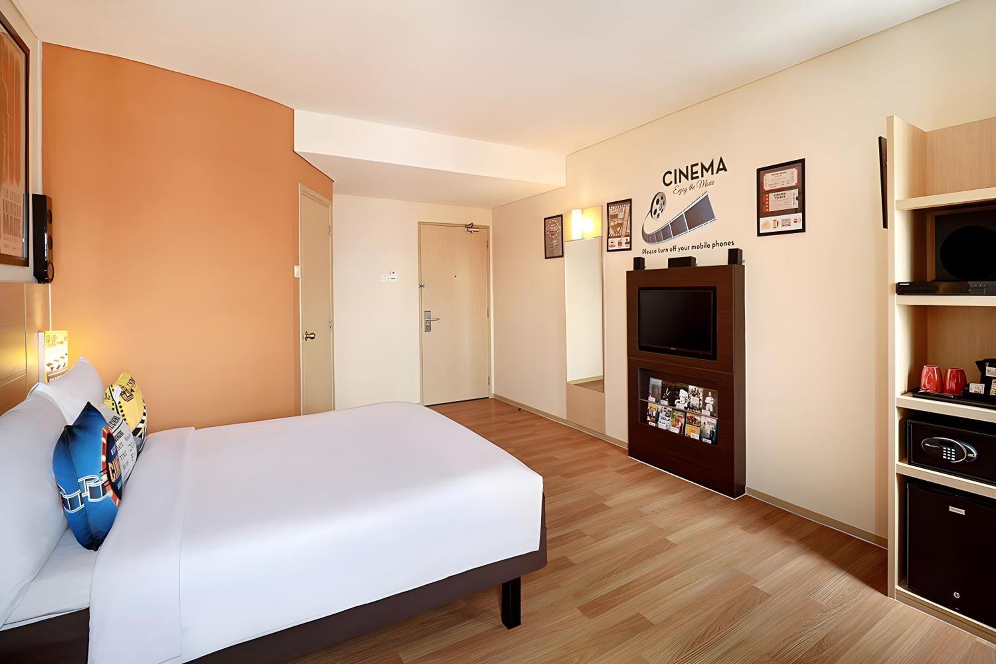 Ibis Jakarta Harmoni Esterno foto